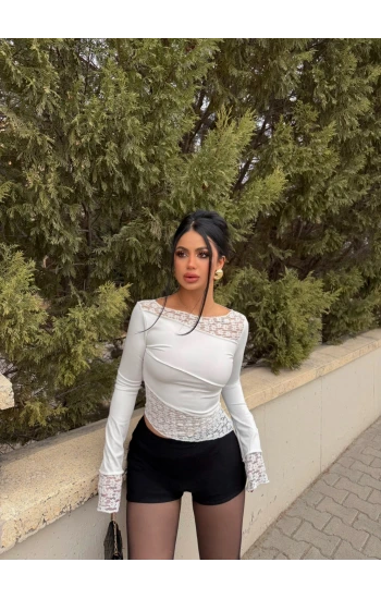 Beyaz Güpürlü Geniş Yaka Crop