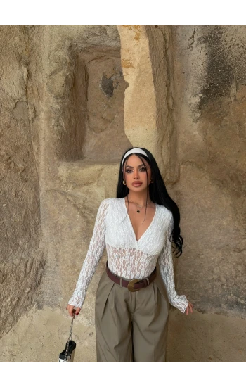 Beyaz İçi Astarlı Güpürlü Bodysuit