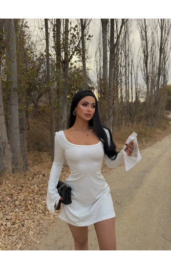 Beyaz Kare Yaka Volanlı Elbise