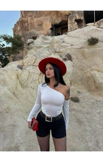 Beyaz Omuz Açık Basic Crop