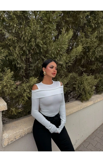Beyaz Omuz Açık Katlamalı Crop