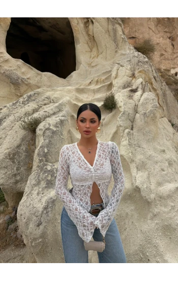 Beyaz Ön Büzgülü Güpürlü Bluz