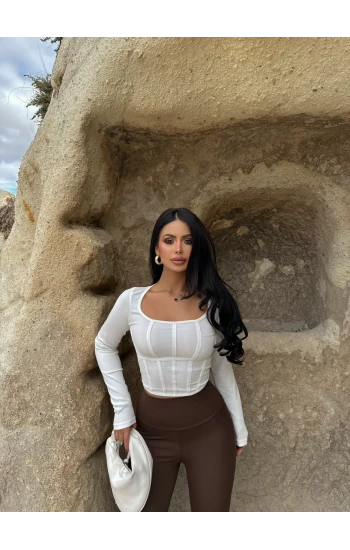 Beyaz Önü Biyeli Kare Yaka Crop