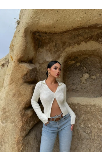 Beyaz Polo Yaka Düğmeli Triko