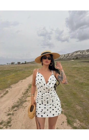 Beyaz Puantiyeli Degaje Elbise