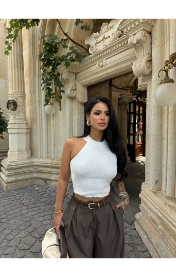 Beyaz Sakallı Kolsuz Triko