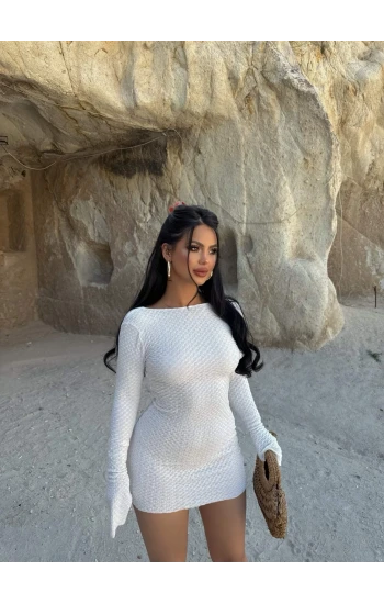 Beyaz Sırt Açık Gofre Elbise
