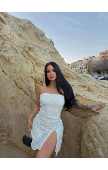 Beyaz Straplez Güpürlü Tek Yırtmaç Elbise