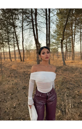 Beyaz Tül Detaylı Madonna Bluz