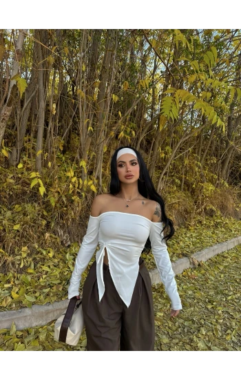 Beyaz Yandan Büzgülü Straplez Crop