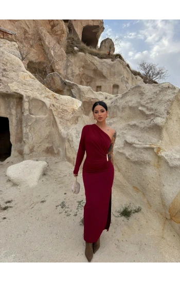 Bordo Omuz Drapeli Aksesuarlı Elbise