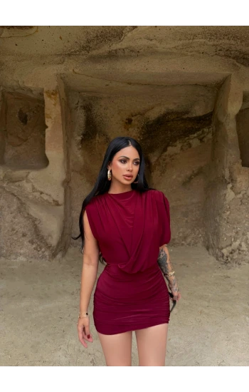 Bordo Omuz Vatkalı Büzgülü Sandy Elbise