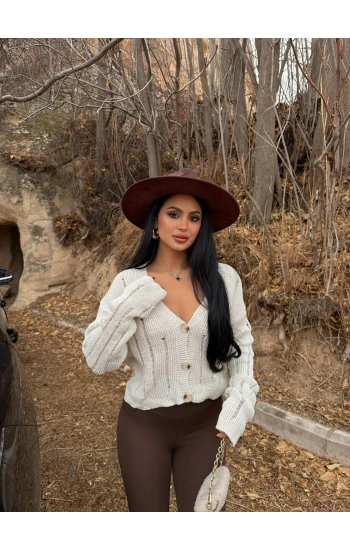 Ekru Düğmeli Lazerli Hırka