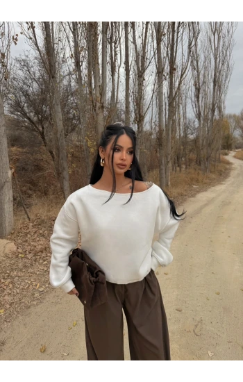Ekru Kayık Yaka Şardonlu Sweat