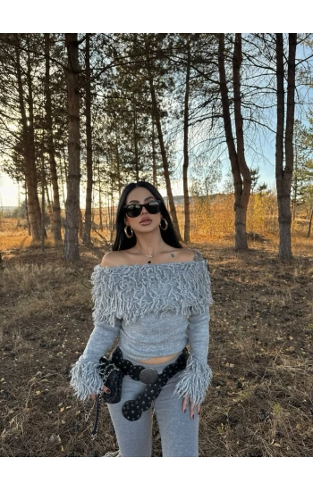 Gri Kol ve Yaka Püsküllü Kazak