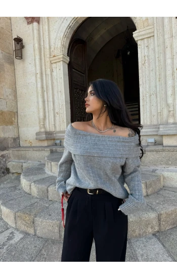 Gri Madonna Yaka Şardonlu Kazak