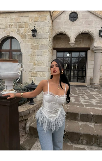 Beyaz Dantelli Rec Crop