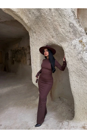 Kahve Dik Yaka Büzgülü Maxi Elbise