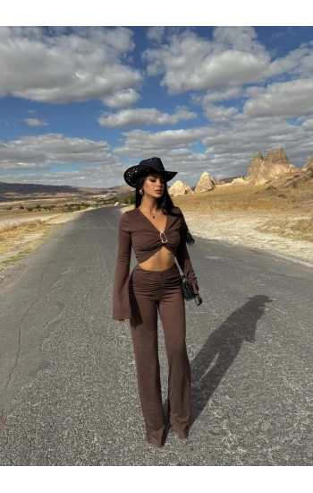 Kahve Göğüs Tokalı Triko Takım