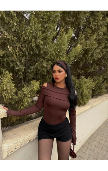 Kahve Omuz Açık Katlamalı Crop