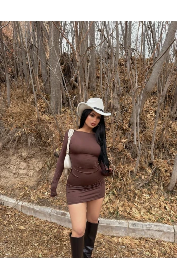 Kahve Sırt Açık Kayık Yaka Elbise