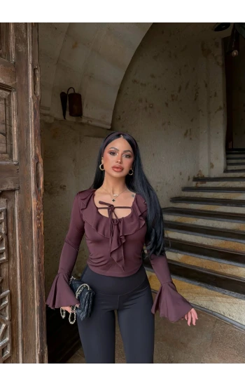 Kahve Yaka Kurdela Volanlı Bluz