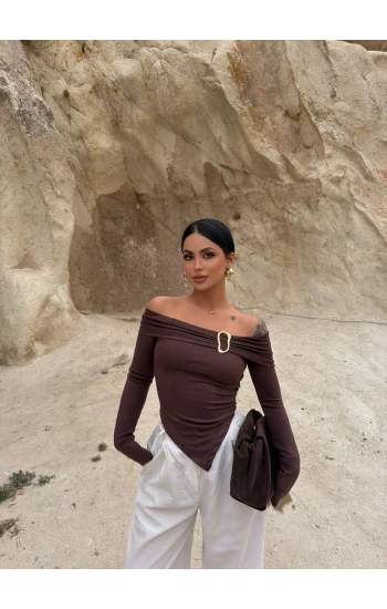 Kahve Yaka Tokalı Asimetrik Bluz