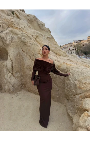 Kahve Yakası Kürklü Krep Elbise