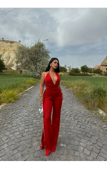 Kırmızı Aksesuarlı Tulum