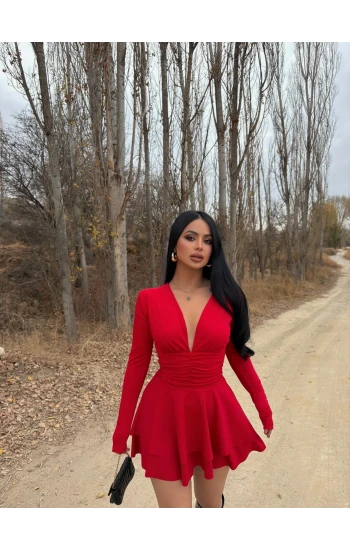 Kırmızı Göğüs Drapeli Şortlu Elbise