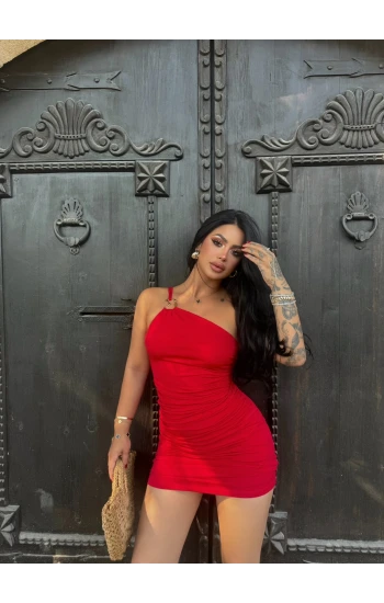 Kırmızı Omuz Aksesuarlı Büzgülü Elbise