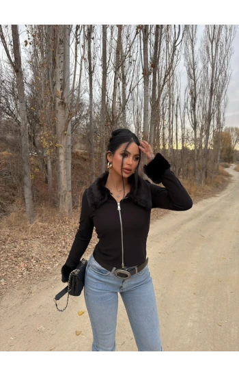 Kürk Yaka Fermuarlı Bluz