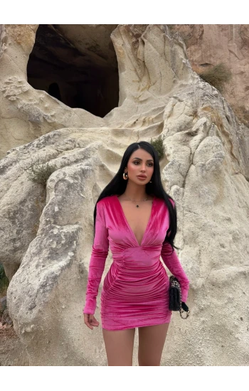 Pembe Omuz Vatkalı Kadife Elbise