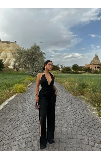 Siyah Aksesuarlı Tulum