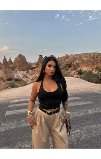 Siyah Boyundan Geçmeli Polyamid Crop