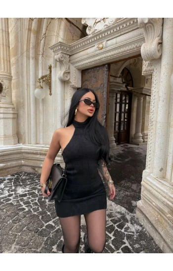 Siyah Boyundan Geçmeli Sakallı Elbise