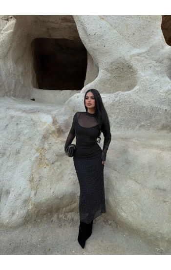 Siyah Dik Yaka Astarlı Taşlı Elbise