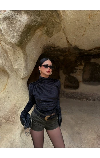 Siyah Drape Yaka Taşlı Kadife Bluz