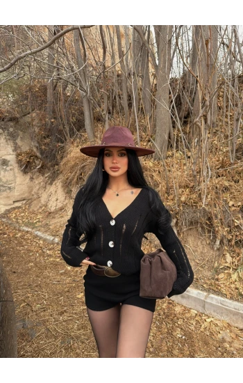 Siyah Düğmeli Lazerli Hırka