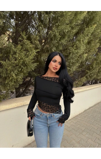 Siyah Güpürlü Geniş Yaka Crop