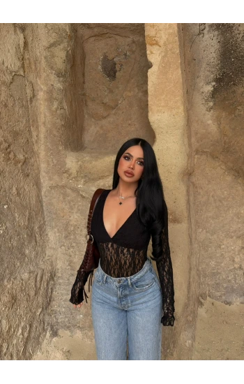 Siyah İçi Astarlı Güpürlü Bodysuit