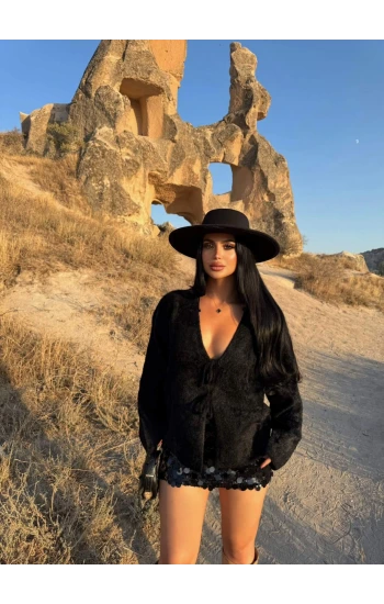 Siyah Kabartma Desen Ön Bağlamalı Kazak