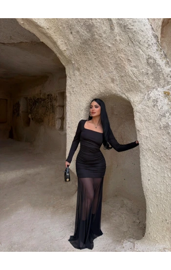 Siyah Kare Yaka Tüllü Maxi Elbise