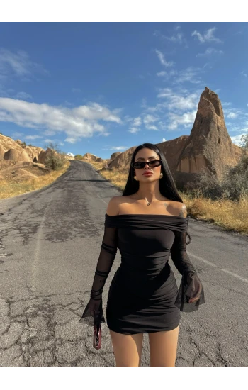 Siyah Kolları Tül Madonna Elbise