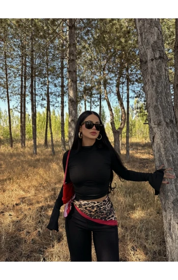 Siyah Kolları Volanlı Balıkçı Crop