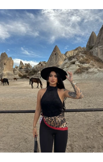 Siyah Kolsuz Sakallı Triko