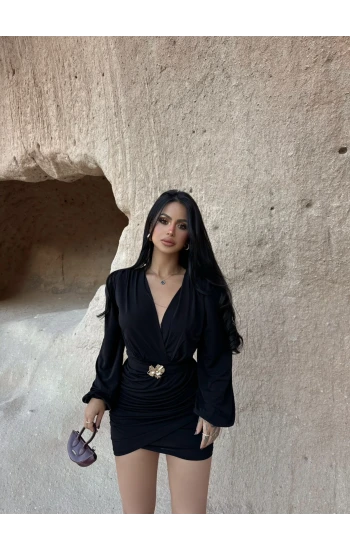 Siyah Kruvaze Önü Tokalı Elbise