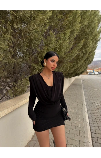 Siyah Omuz Vatkalı Degaje Elbise