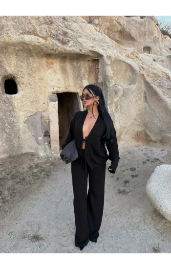 Siyah Ön Bağcıklı Triko Takım