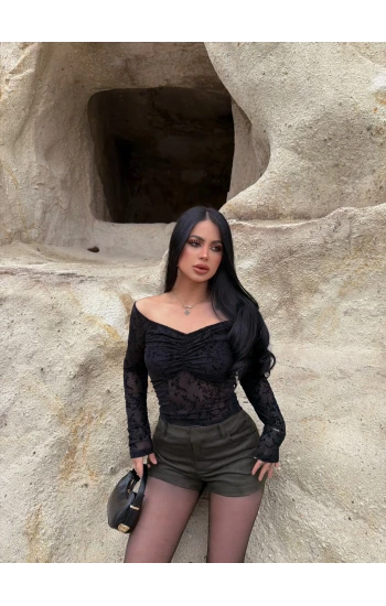 Siyah Ön Büzgülü Flok Baskı Crop